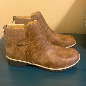 Women’s size 9 ankle boots